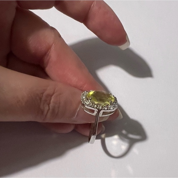💍NWOT💍 Radiant Sterling Silver Ring with Yellow Gemstone - Picture 3 of 6